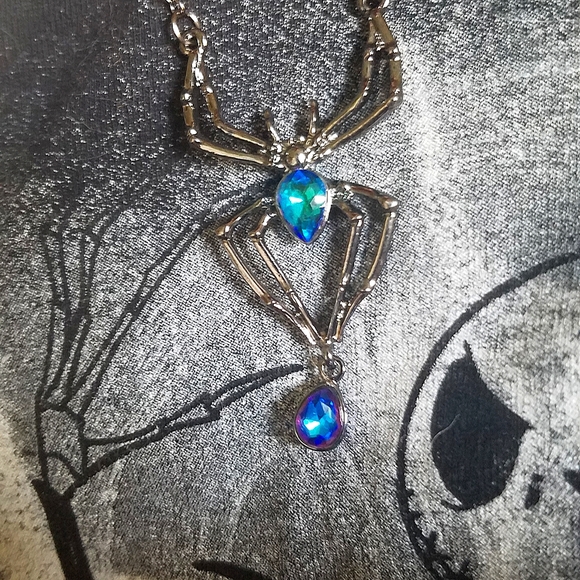Spider Gem Necklace - Picture 6 of 10
